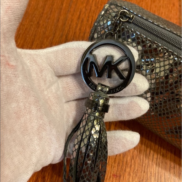 Limited Edition Michael Kors Cosmetic Case - Picture 2 of 8